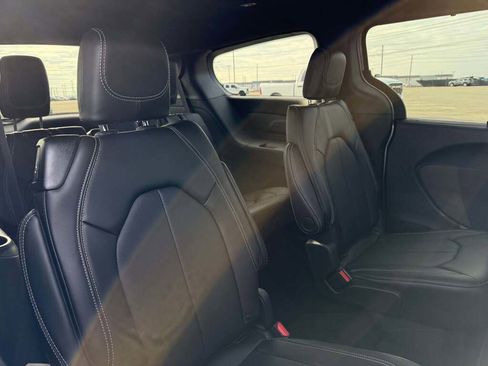 New 2026 Chrysler Pacifica Select image 21