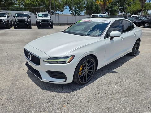 Used 2020 Volvo S60 T5 Momentum FWD image 2