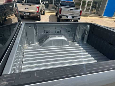 Used 2025 GMC Sierra 1500 SLT image 7