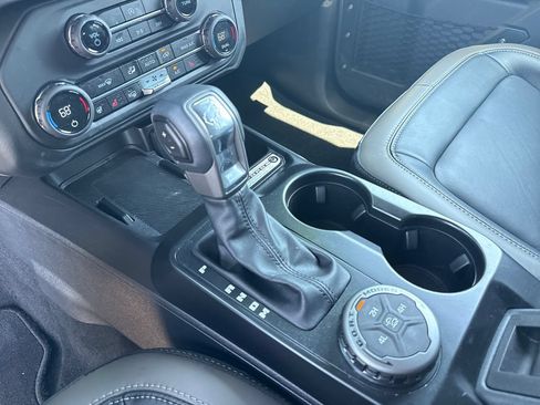 Used 2025 Ford Bronco Outer Banks AWD/4WD image 25