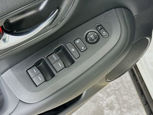 New 2026 Honda HR-V LX image 18