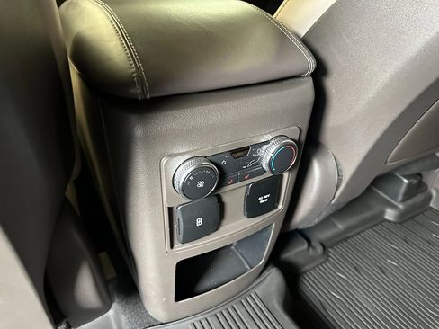 Used 2020 Ford Explorer Platinum image 22