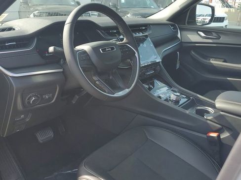 New 2025 Jeep Grand Cherokee Altitude image 19