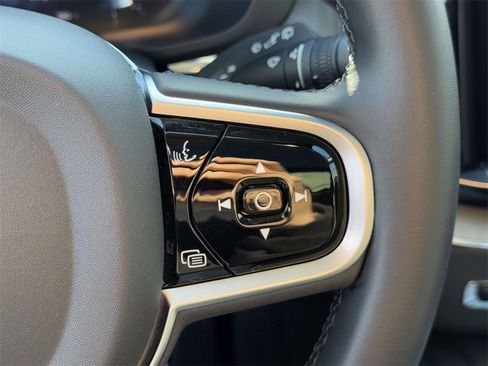 Certified 2025 Volvo XC60 B5 Plus image 20