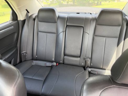 Used 2009 Chrysler 300 Touring RWD image 22