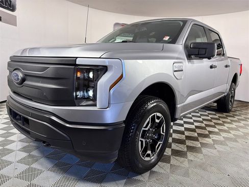 Used 2023 Ford F150 Lightning Pro w/ Tow Technology Package image 8