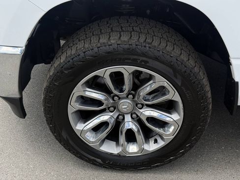 Used 2020 RAM 1500 4x4 Quad Cab image 39