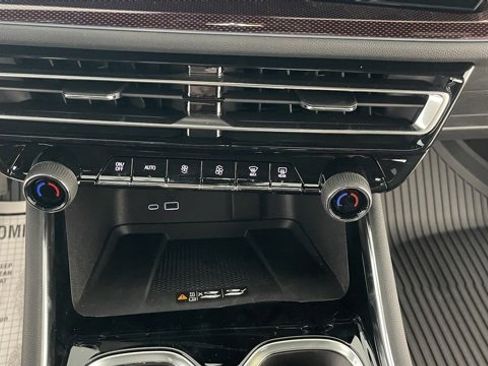 Used 2025 Chevrolet Traverse Z71 w/ Enhanced Driving Package image 42