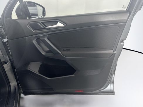 Used 2019 Volkswagen Tiguan S image 31