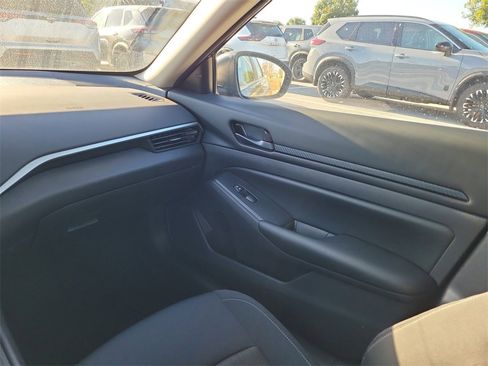 Used 2025 Nissan Altima 2.5 S image 17