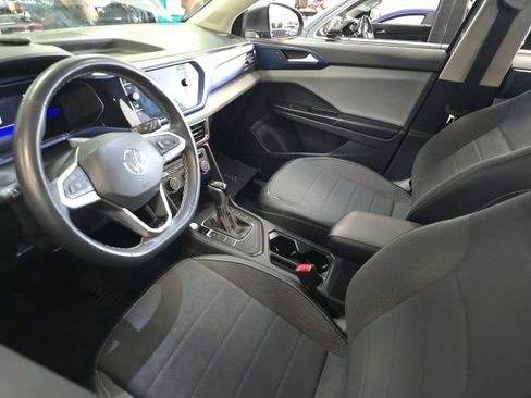 Used 2022 Volkswagen Taos SE FWD image 2