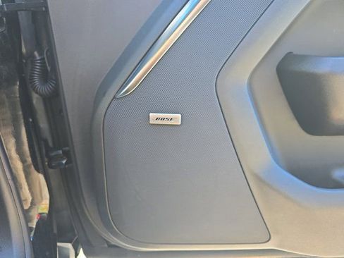 Used 2025 Chevrolet Suburban High Country image 25