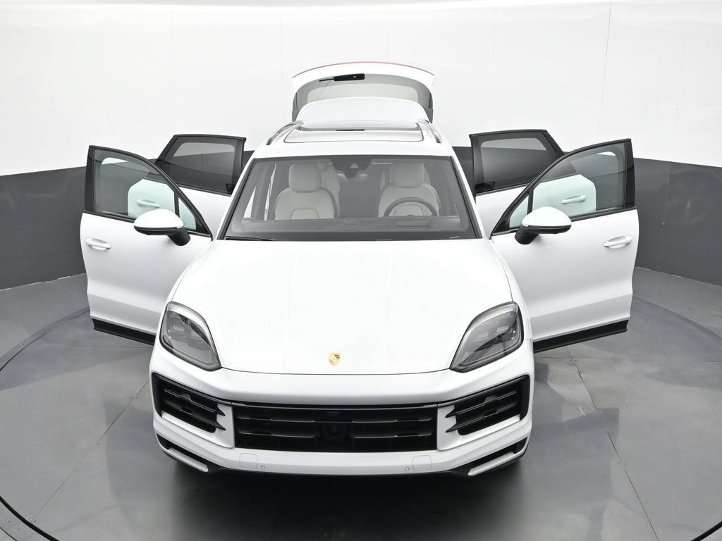 Certified 2025 Porsche Cayenne E-Hybrid AWD/4WD image 32