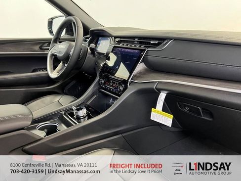 New 2025 Jeep Grand Cherokee Limited w/ Black Appearance Package image 14