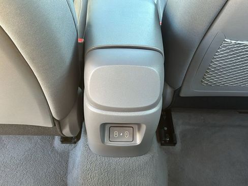 Certified 2025 Hyundai Elantra SEL image 32