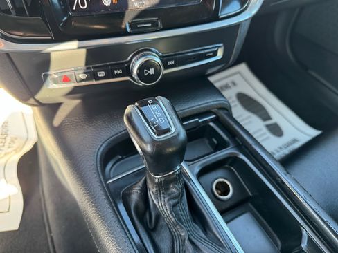 Used 2017 Volvo S90 T6 Momentum image 17