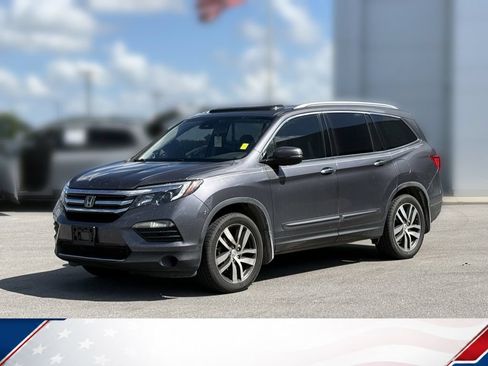 Used 2017 Honda Pilot Touring image 2