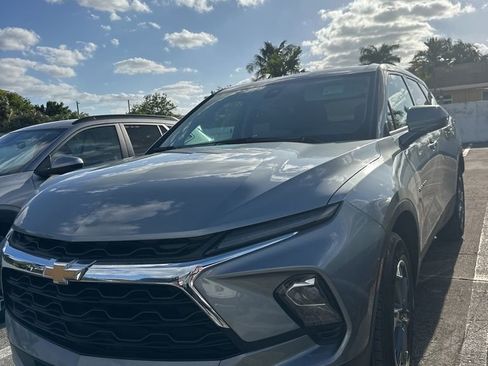 Used 2025 Chevrolet Blazer LT FWD image 1