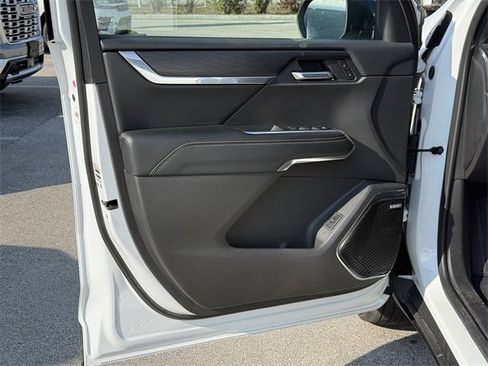 Used 2025 GMC Acadia Elevation image 33