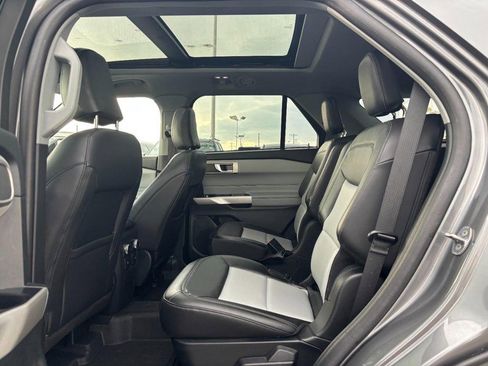Used 2023 Ford Explorer XLT w/ Equipment Group 202A AWD/4WD image 14