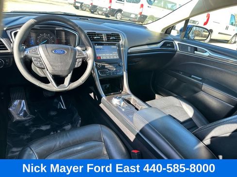Used 2017 Ford Fusion SE w/ Fusion SE Technology Package image 23