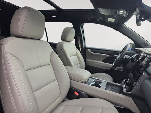 Used 2024 GMC Acadia Elevation w/ Luxury Package image 15