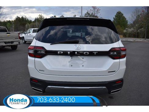 New 2026 Honda Pilot Touring image 6