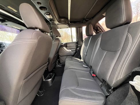 Used 2015 Jeep Wrangler Unlimited Sahara w/ Connectivity Group image 12