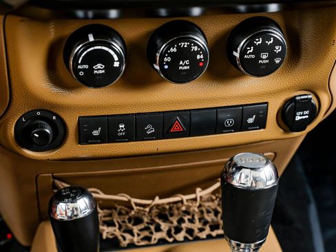Used 2015 Jeep Wrangler Unlimited Sahara w/ Max Tow Package AWD/4WD image 26