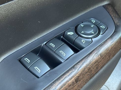 Used 2021 GMC Acadia Denali w/ Denali Technology Package FWD image 21