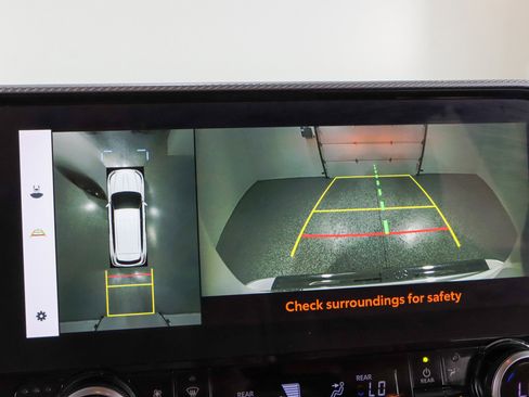 Used 2023 Toyota Highlander Platinum FWD image 19
