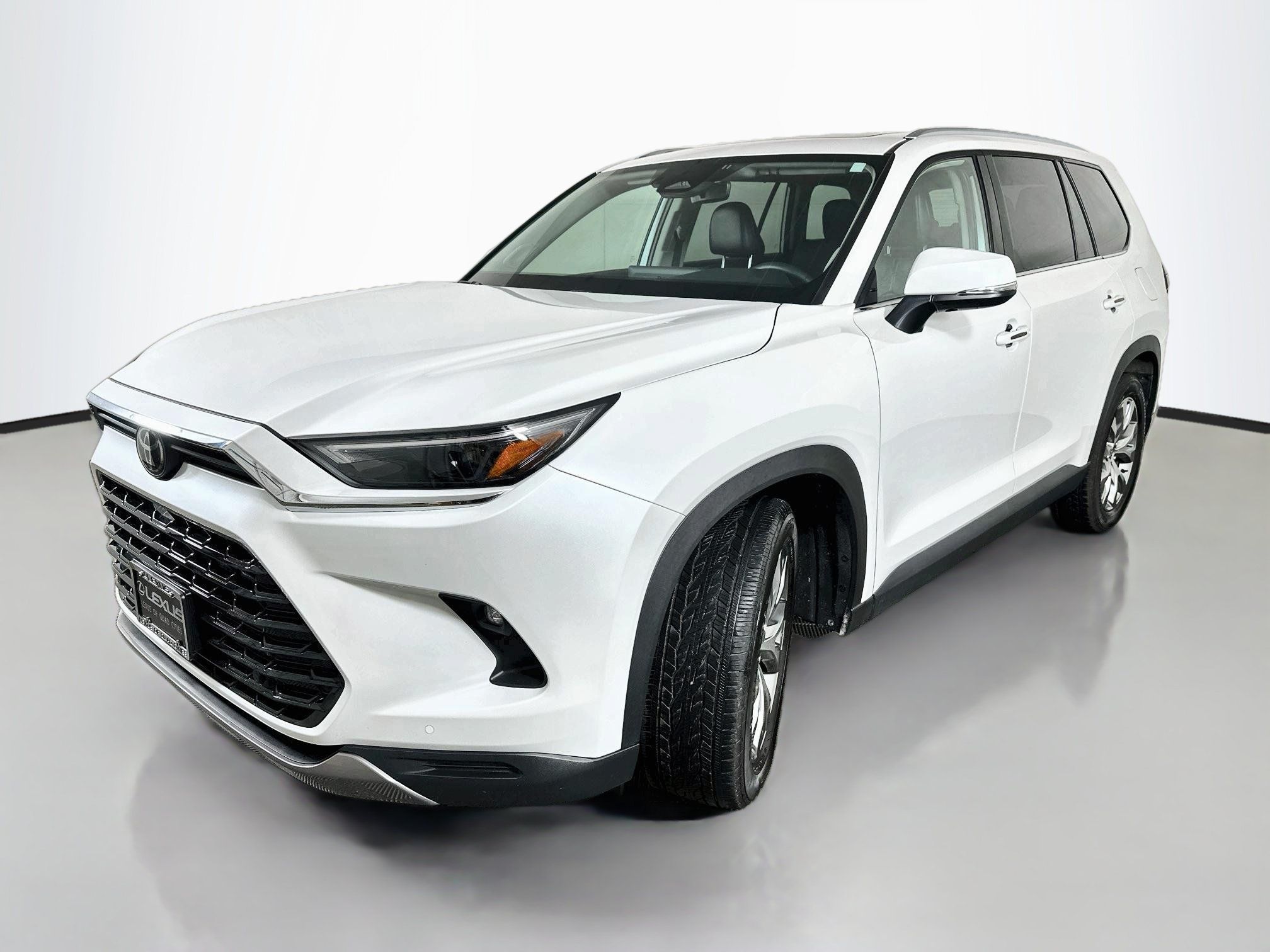 Used 2025 Toyota Grand Highlander AWD image 3