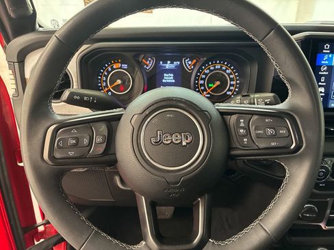 Used 2025 Jeep Wrangler Unlimited Sport AWD/4WD image 14