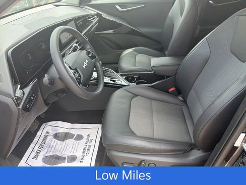Certified 2023 Kia Niro EX FWD image 12