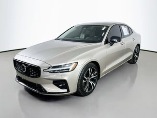 Used 2024 Volvo S60 B5 Plus FWD video 3