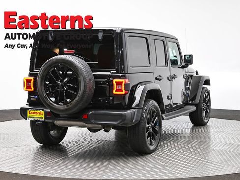Used 2022 Jeep Wrangler Unlimited Sahara w/ Cold Weather Group AWD/4WD image 5