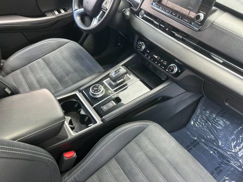 Used 2022 Mitsubishi Outlander SE AWD/4WD image 17
