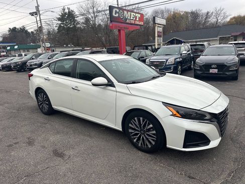Used 2023 Nissan Altima 2.5 SV FWD image 1