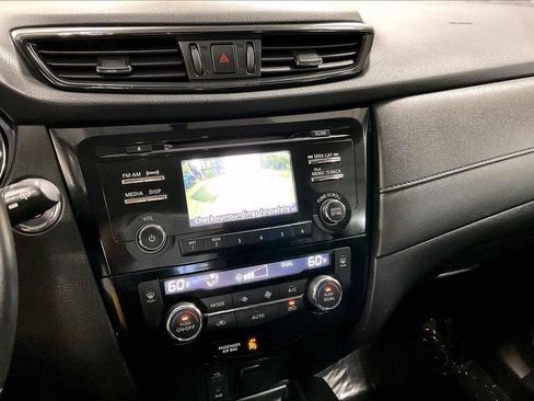 Used 2017 Nissan Rogue SV AWD/4WD image 26