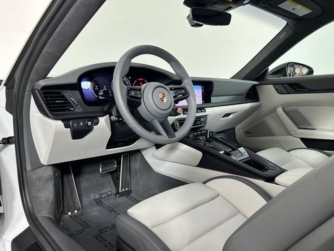 Certified 2025 Porsche 911 Carrera GTS RWD image 4