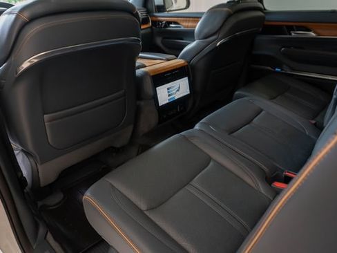 Used 2022 Jeep Grand Wagoneer Series II w/ Flexible Seating Group AWD/4WD image 25