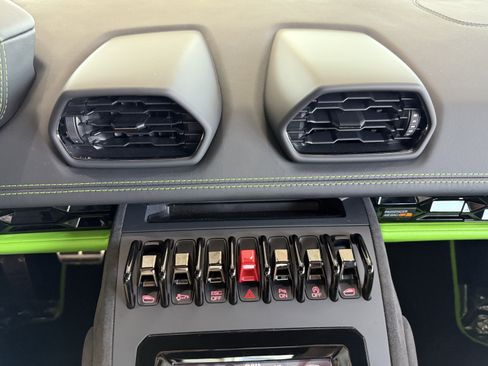 Used 2023 Lamborghini Huracan Tecnica image 24