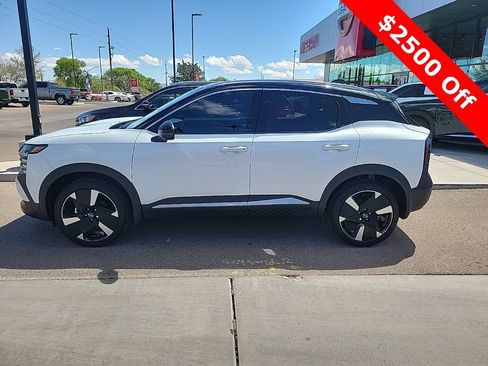 New 2025 Nissan Kicks SR w/ SR Premium Package FWD image 4