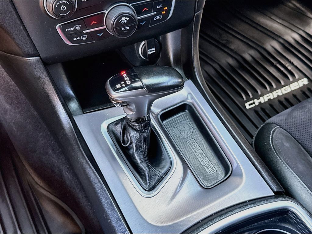 Used 2019 Dodge Charger Scat Pack w/ Dynamics Package RWD image 17