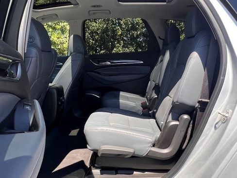 Used 2020 Buick Enclave Essence w/ Sound and Sites Package AWD/4WD image 15
