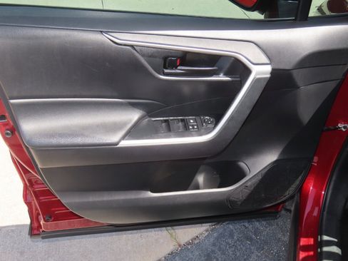 Used 2020 Toyota RAV4 LE FWD image 24