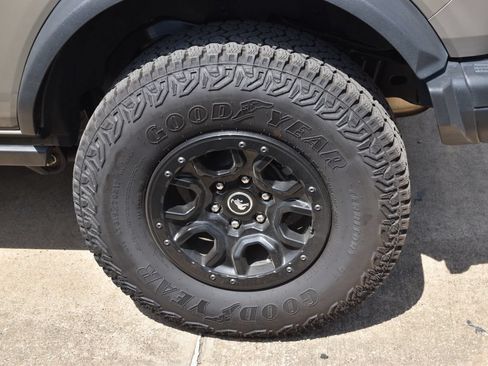 Certified 2025 Ford Bronco Badlands AWD/4WD image 9