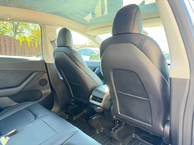 Used 2022 Tesla Model Y Long Range AWD/4WD image 25