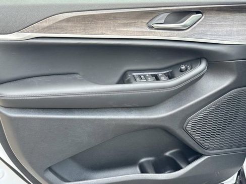 New 2026 Jeep Grand Cherokee Altitude AWD/4WD image 28
