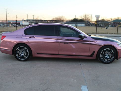 Used 2018 BMW 750i image 7